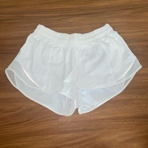 Lululemon White Hotty Hot Shorts 2.5”